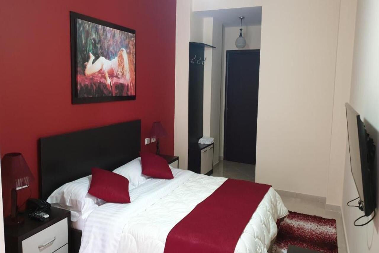 Haris Hotel Vlorë Exteriör bild