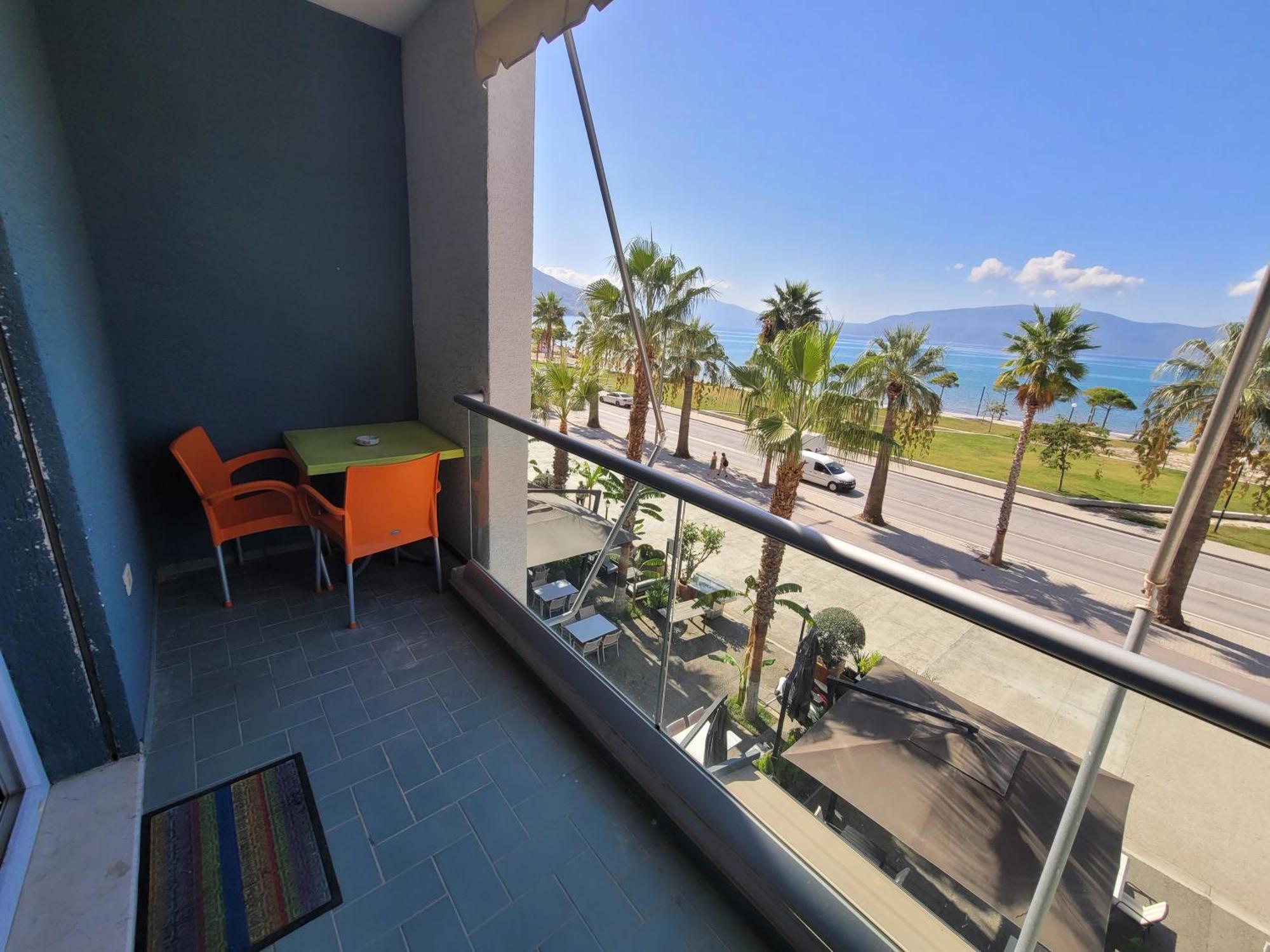 Haris Hotel Vlorë Exteriör bild