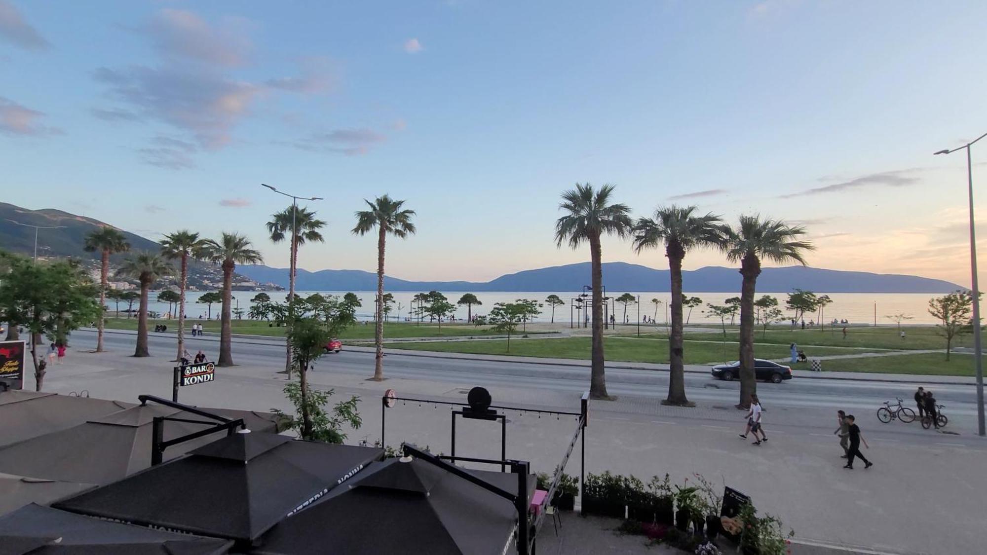 Haris Hotel Vlorë Exteriör bild