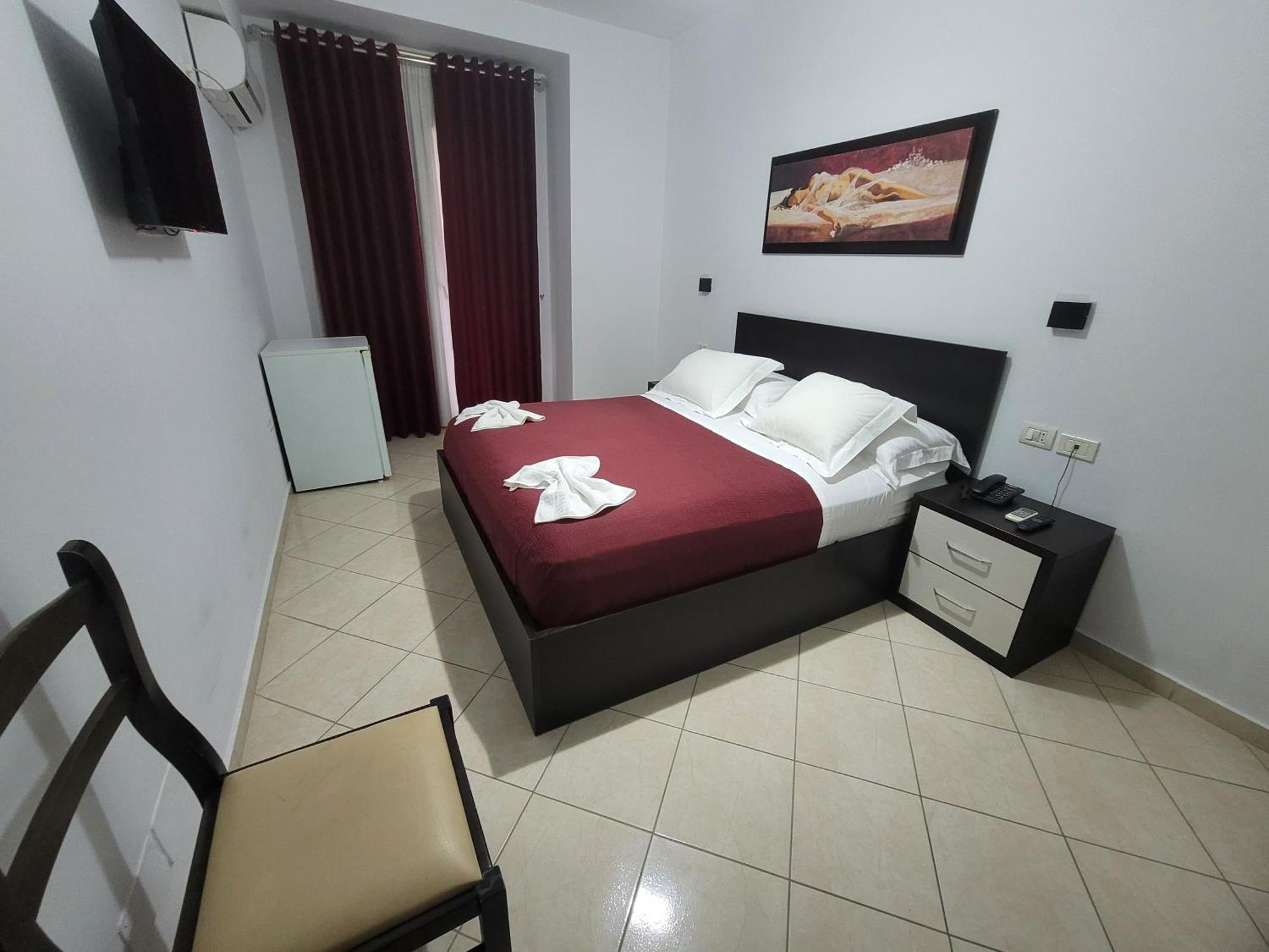 Haris Hotel Vlorë Exteriör bild