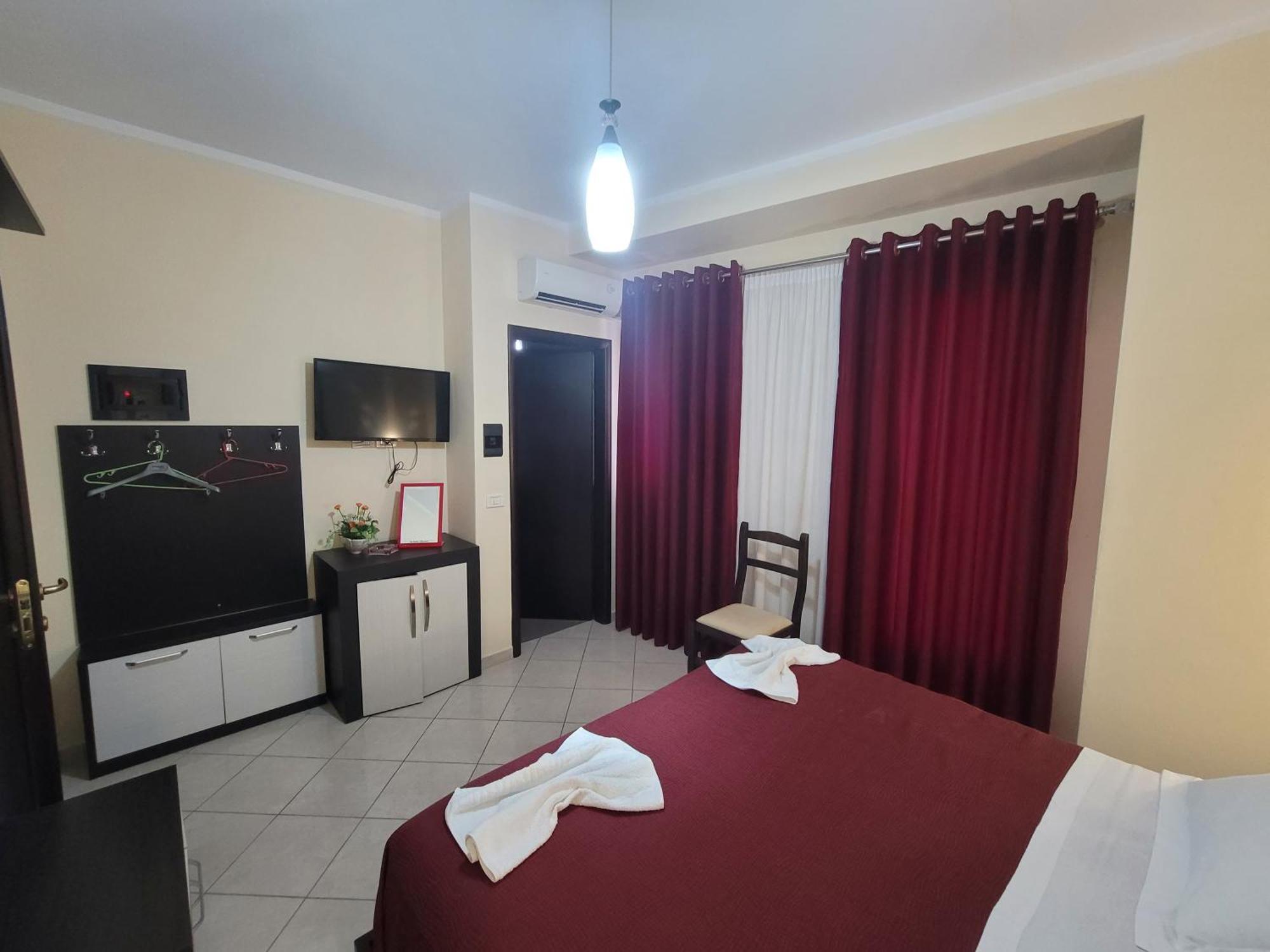 Haris Hotel Vlorë Exteriör bild