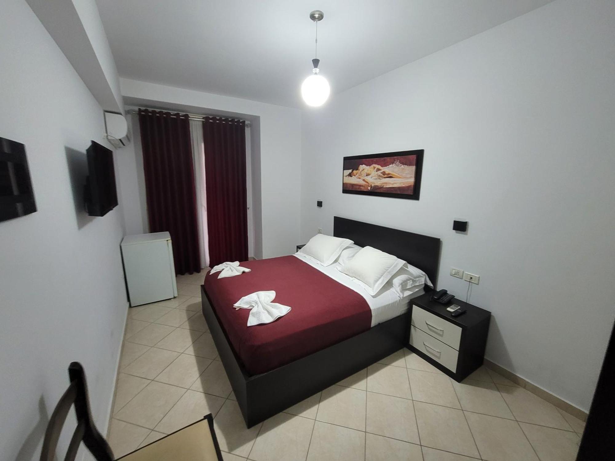 Haris Hotel Vlorë Exteriör bild