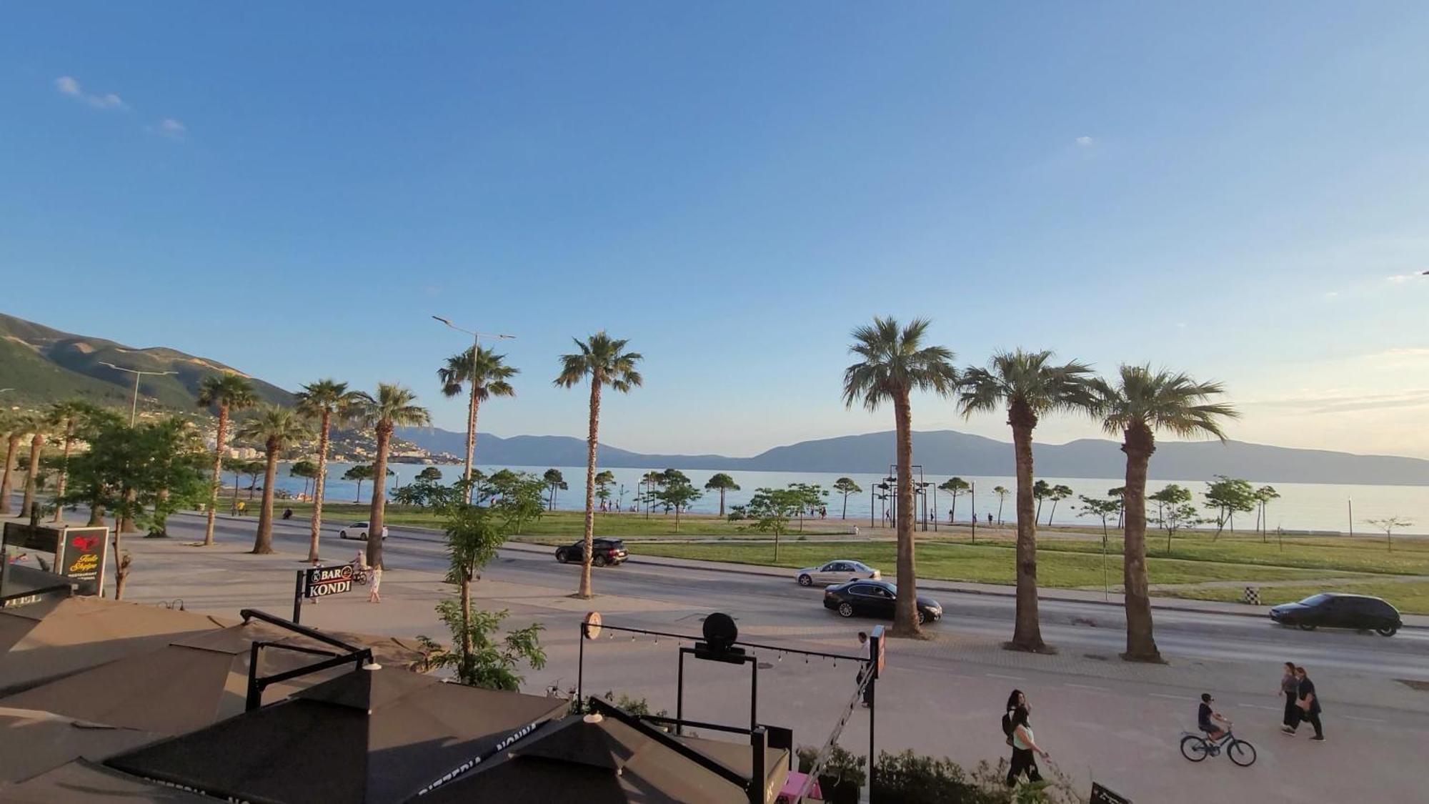 Haris Hotel Vlorë Exteriör bild