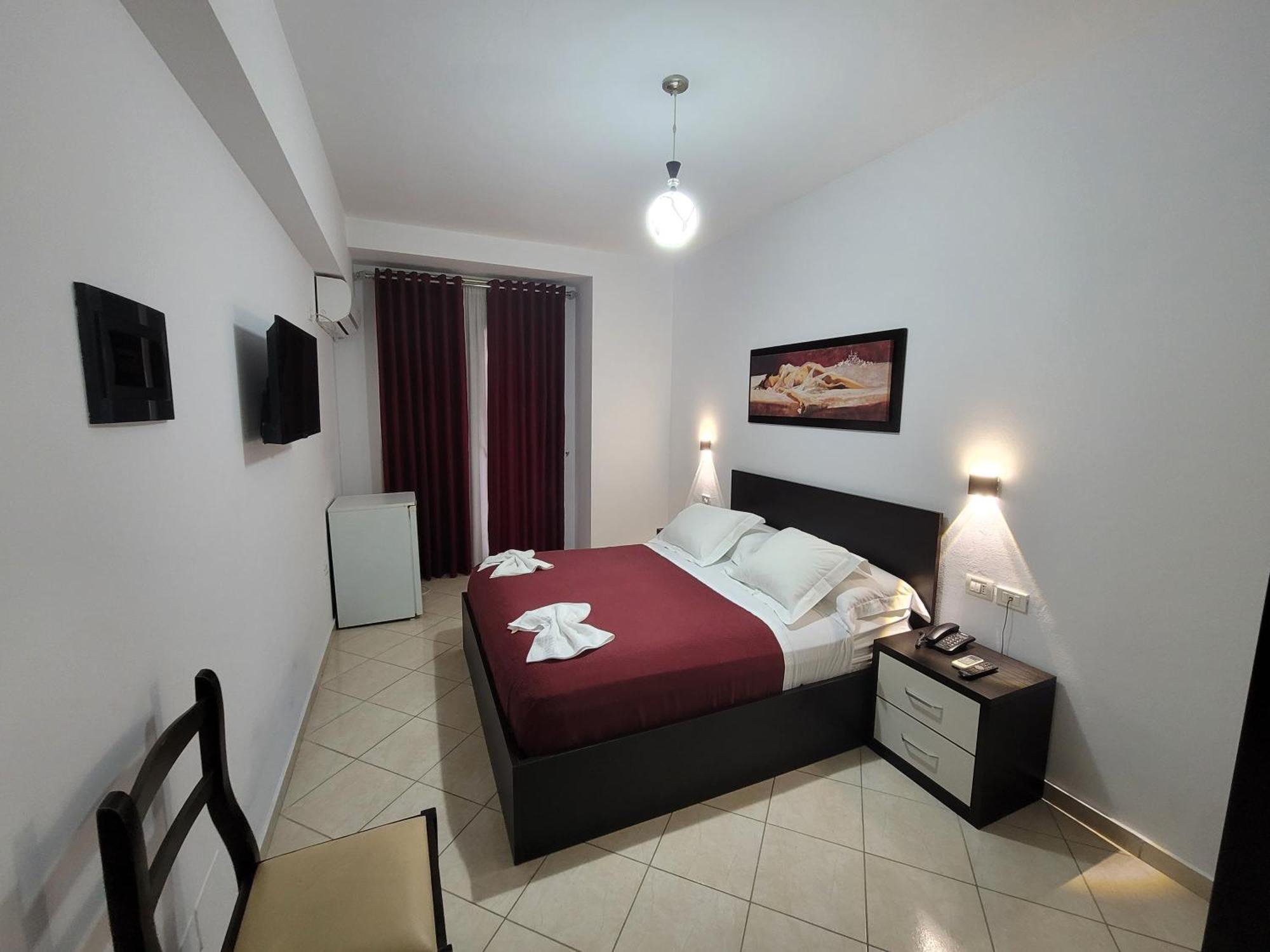 Haris Hotel Vlorë Exteriör bild