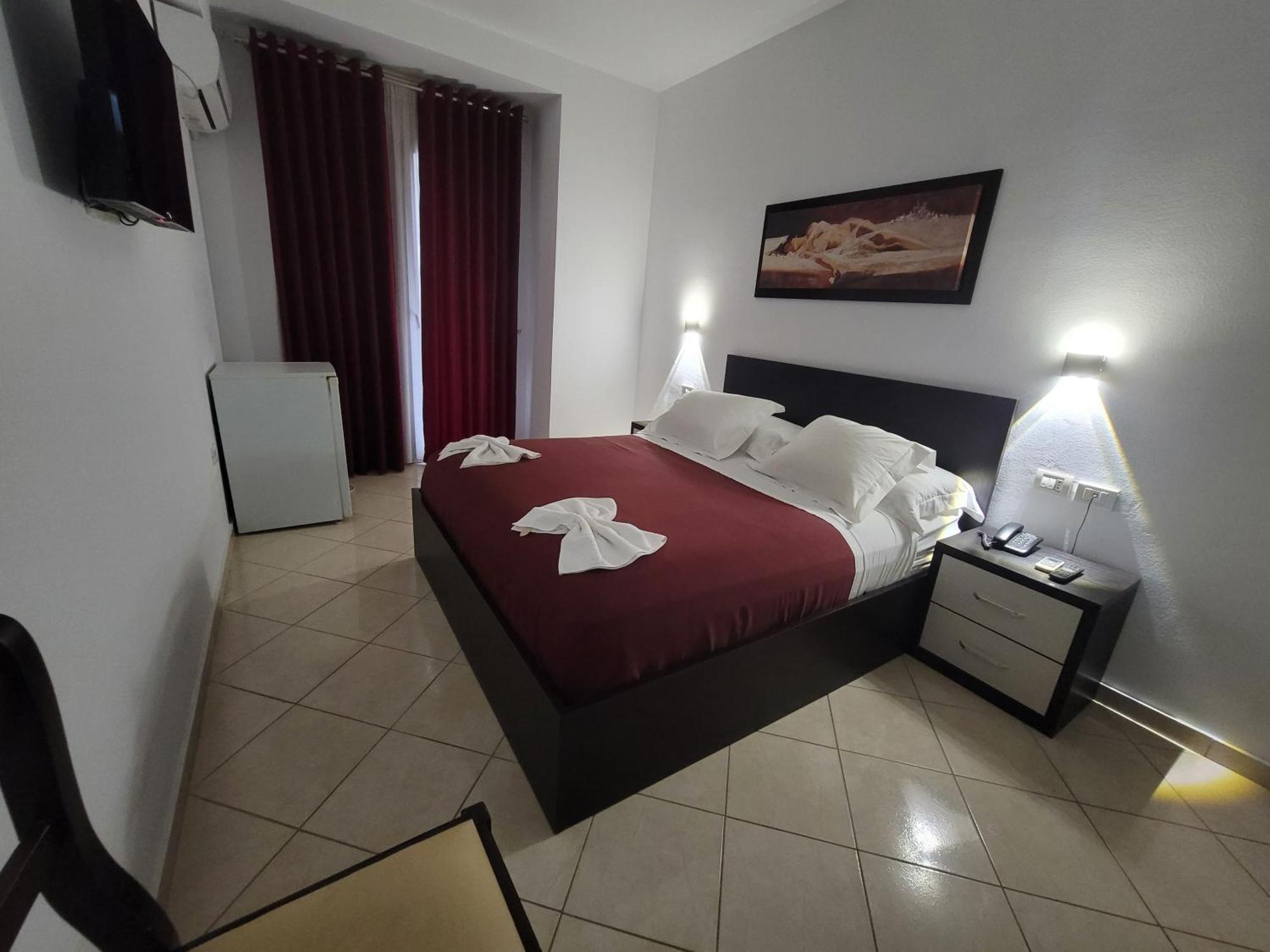 Haris Hotel Vlorë Exteriör bild