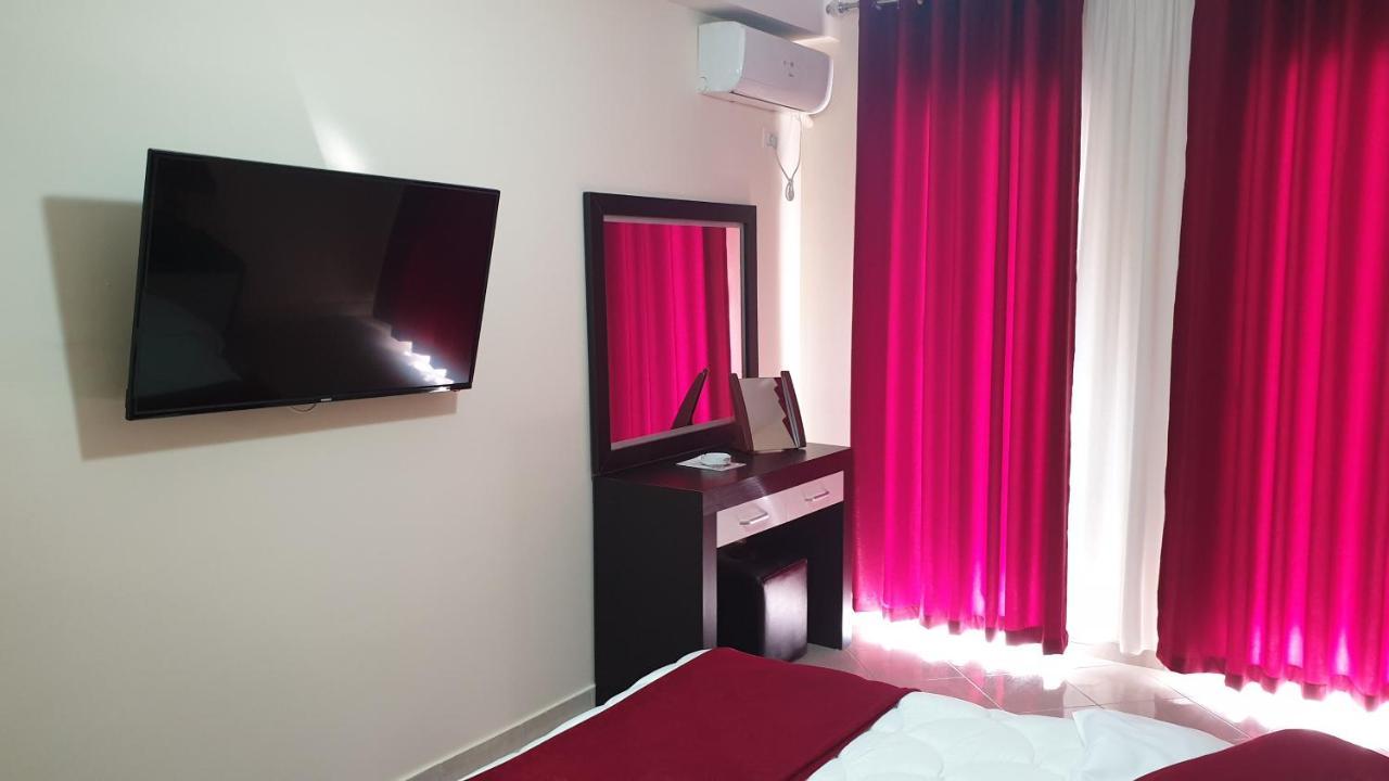 Haris Hotel Vlorë Exteriör bild